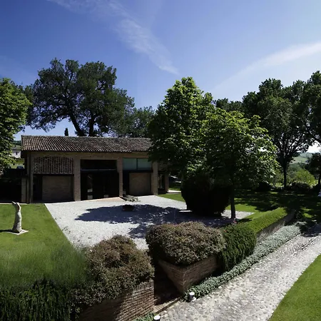 Tenuta Santi Giacomo E Filippo Landhuis *