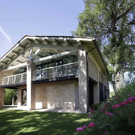 Tenuta Santi Giacomo E Filippo Landhuis *