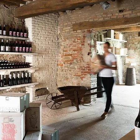 Landhaus Tenuta Santi Giacomo E Filippo Urbino