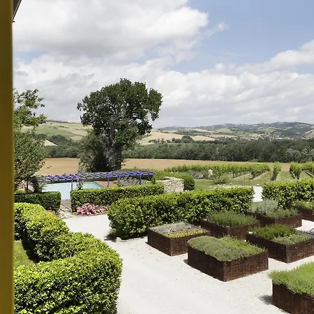 Tenuta Santi Giacomo E Filippo Urbino