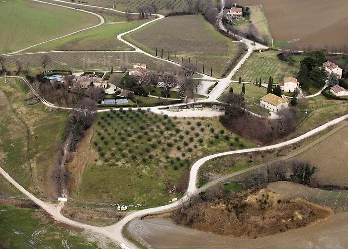 Tenuta Santi Giacomo E Filippo * 우르비노